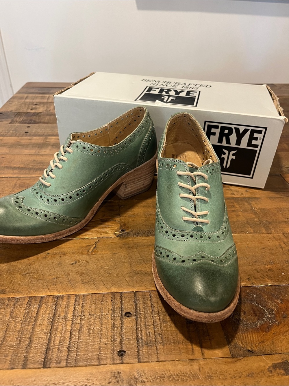 FRYE Women's Maggie Turquoise Lace-Up Wingtip Shoes
